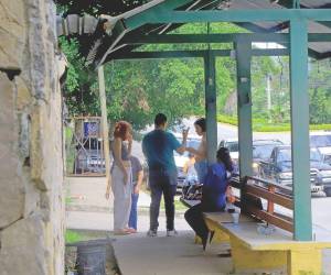 La familia de Carlos Santos, Andy Flores y Cristian Licona retiraron ayer sus cuerpos. Santos y Flores fueron llevados a Dos Caminos, de donde eran originarios.