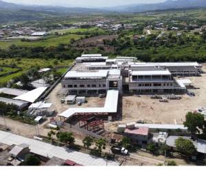 La obras de los tres hospitales permanecen paradas mientras se realiza la investigación.