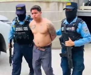 Gerson David Roque Dubón, alias Ready, tras ser detenido por elementos de la División Anti Extorsión y Asociaciones Terroristas (DAET).