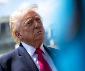 Donald Trump anunció el envío de emisarios a Pakistán para negociar con Irán, mientras lanza advertencias sobre posibles ataques a su infraestructura.