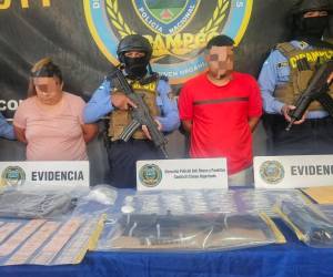 Las dos personas detenidas y las evidencias decomisadas, fueron remitidas al Ministerio Público (MP).