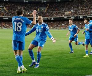 Carreras anotó uno de los goles para el Real Madrid en casa del Valencia.
