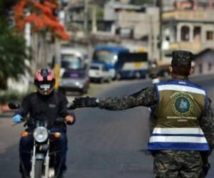 Analistas cuestionan la prolongación del régimen en 226 municipios y advierten sobre la militarización de la seguridad, instando al nuevo Gobierno a no prorrogarlo y a impulsar una política de seguridad ciudadana con enfoque de derechos humanos.