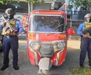 A los detenidos, entre ellos un menor de edad con antecedentes, se le decomisó una mototaxi.