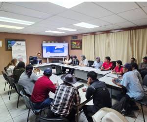 El ministro director del Instituto Nacional Agrario (INA), Javier Talabera, se reunió con representantes del Consejo Cívico de Organizaciones Populares e Indígenas de Honduras (Copinh).