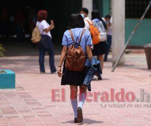 Los alumnos del Instituto Jesús Milla Selva no podrán portar ni sudaderas porque les serán decomisadas en la entrada al colegio.