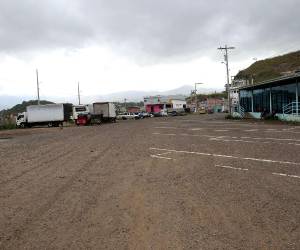 El proyecto que prometía ordenar el transporte del sur capitalino luce abandonado; comerciantes aseguran que solo quedaron anuncios.