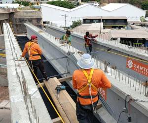 Este viernes instalarán las tres vigas restantes de la rampa Juan Manuel Gálvez, que actualmente registra 55% de avance físico con una inversión total de 14 millones de lempiras