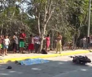 Producto del fuerte impacto, el menor sufrió heridas de gravedad y falleció en el lugar del accidente.