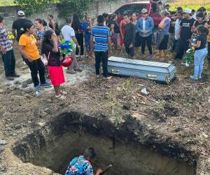 Varias de las víctimas ya fueron enterradas en el sector de Rigores.
