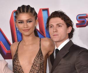 Circulan fotografías recientes que muestran a Zendaya compartiendo una salida íntima con la familia de Tom Holland durante las fiestas de fin de año en Londres. La secuencia, replicada con rapidez en distintas plataformas, activó interpretaciones diversas sobre la situación personal de la actriz, sin aportes oficiales que las respalden.