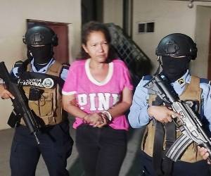 Los agentes de la Dipampco capturaron a Ibis Ibucane Midence Madrid, presunta integrante de la MS-13 y le decomisaron un cargamento de cigarrillos que fue ingresado de contrabando a Honduras.