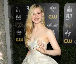 Fanning interpreta a Margo, una brillante estudiante y aspirante a escritora, hija de una excamarera y de un exluchador profesional, que se ve obligada a buscar cualquier trabajo para criar a su bebé.