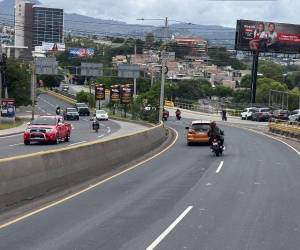 Más de 129 mil toneladas de asfalto fueron aplicadas en 2025. Las autoridades capitalinas destacaron que los trabajos incluyeron bacheo, recarpeteo y rehabilitación completa de tramos estratégicos,