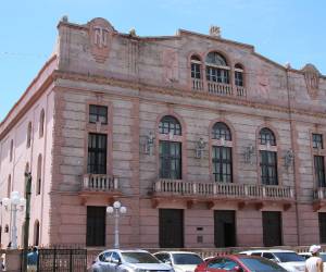 El emblemático Teatro Manuel Bonilla permanece cerrado desde agosto de 2025. A más de un año del inicio de las obras, la restauración sigue sin concluir y el avance reportado es del 40%.