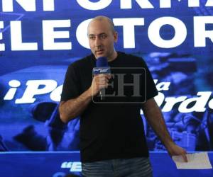 Fernando Cerimedo participó como asesor de campaña del Partido Nacional en los comicios generales de 2025. También ha asesorado a presidentes de derecha como Rodrigo Paz y Javier Milei.