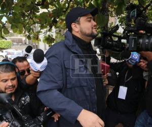 El exministro Cardona se presentó voluntariamente ante las autoridades luego que se emitiera una orden de captura en su contra.