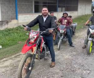 Eduardo Díaz, candidato a la alcaldía por el Partido Libertad y Refundación (Libre) en El Progreso, Yoro, ha generado polémica con una de sus propuestas anunciadas a través de redes sociales, entre las que destaca la construcción de una pista de milla, con la finalidad de reducir las muertes en motos. A continuación los detalles.