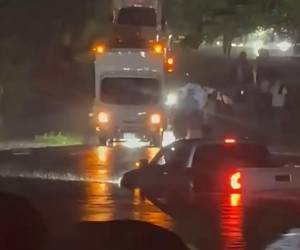 Pobladores a través de sus redes sociales han compartido imágenes y videos sobre las inundaciones en Las Vegas, Santa Bárbara. Entre las zonas afectadas, figura la aldea Unión Suyapa.