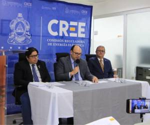 La población recibirá un trancazo en el recibo de la energía eléctrica. La imagen fue tomada durante la conferencia de la CREE.