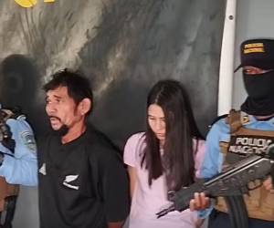 Entre los detenidos está una mujer identificada por las autoridades como la Carol.