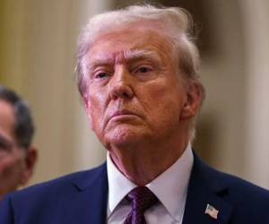 Trump pide a Israel e Irán que dejen de disparar inmediatamente.