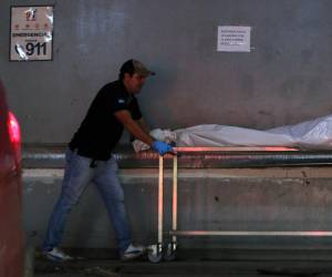 Los cuerpos de los hombres que fueron tiroteados en diferentes sectores de El Paraíso, fueron ingresados a la morgue de Medicina Forense donde se les practicó la autopsia y entregados a los familiares.