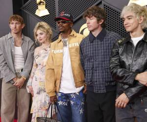 Pat McCrory, Meg Mills, Franz Lyons, Brendan Yates y Daniel Fang de Turnstile llegan a la alfombra roja para la 68.ª ceremonia anual de los Premios Grammy. Aquí los primeros famosos en pisar la famosa pasarela.