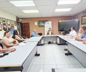 El ministro director del Instituto Nacional Agrario (INA), Javier Talabera, sostuvo un encuentro con representantes del Sitraina y Gerardo Iglesias de la Unión Internacional de Trabajadores de la Alimentación.