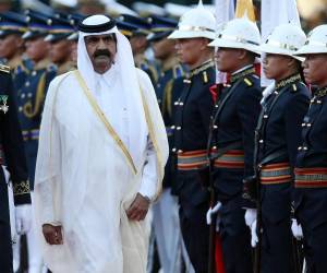 El emir fallecido accedió al poder derrocando a su padre, el Khalifa bin Hamad Al Thani, en un golpe incruento aprovechando un viaje oficial de este a Europa.