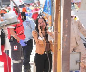 El llanto desgarrador y los gritos de dolor de familiares marcaron la jornada este lunes 1 de junio en la colonia Villa Nueva, de Tegucigalpa, luego de que una volqueta sin frenos impactara contra una llantera, un comedor y otras viviendas, dejando como saldo la muerte de al menos nueve personas y varios heridos.