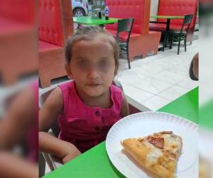 Si usted ha visto a Reina Erazo comuniquese al número de su abuela 9832-6318.