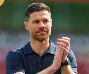 Xabi Alonso vuelve a los banquillos tras su breve paso por el Real Madrid.