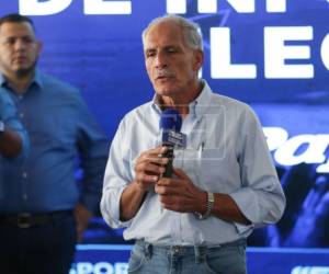 Luego de que la ventaja inicial que tenía el Partido Nacional sobre el Partido Liberal se redujera de más de 20,000 votos a apenas 515, el candidato presidencial Nasry Asfura se pronunció este lunes ante sus militantes y llamó a mantener la calma.