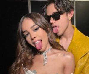 Danna Paola y Alex Hoyer llevan varios meses de relación.