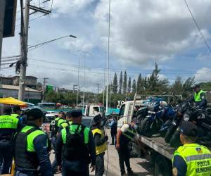 Las autoridades advirtieron que quienes no retiren su motocicleta el mismo día deberán cancelar L100 adicionales por cada día de resguardo.