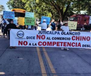 Comerciantes de Juticalpa protestaron contra la expansión de tiendas chinas y exigieron condiciones comerciales más equitativas para los negocios hondureños.