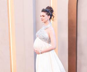 Anne Hathaway asegura que su tercer embarazo le dejó un olfato capaz de oler el tiempo.