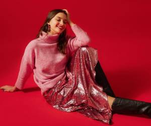 Los brillos son la tendencia estrella de la temporada navideña, pero el secreto para lucirlos con estilo está en el equilibrio.