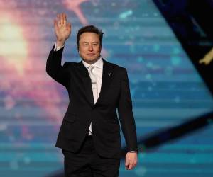 Esta no es la primera vez que Musk promete regalos. Durante la campaña de las pasadas elecciones presidenciales, anunció que entregaría un millón de dólares diario a votantes registrados en alguno de los estados más disputados entre Donald Trump y Kamala Harris.