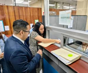 El claustro de profesores de la Facultad de Derecho de la UNAH presentaron ante la Corte Suprema de Justicia el recurso de impugnación.