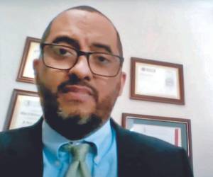 Arturo McFields recomendó a Xiomara Castro abrir los ojos.