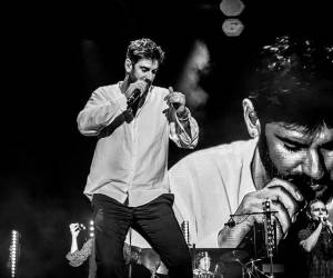 El público hondureño se prepara para recibir al cantautor español Melendi, quien esta noche se presentará en el Coliseo Nacional de Ingenieros de Tegucigalpa. El concierto forma parte de su gira por los 20 años de carrera y promete una velada emocionante, enérgica y, por supuesto, nostálgica.