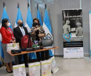 Entre los equipos se encuentran, material audiovisual para monitorear delitos de violencia en línea.