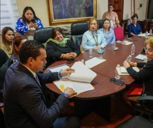 Encuentro de Tomás Zambrano con organizaciones de discapacidad para promover su bienestar.