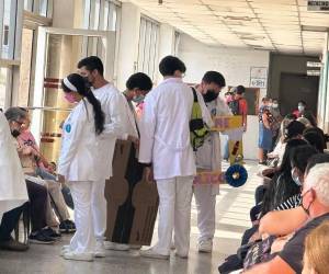 Los médicos informaron que en lo que va de 2026 no han recibido un salario.