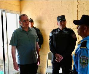 El Secretario de Seguridad, Gerzon Onán Velásquez, acompañado del director de la Policía Nacional, Rigoberto Oseguera Mass, inspeccionaron las postas en Chamelecón y Rivera Hernández.