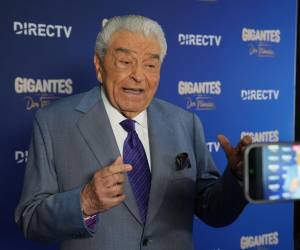 Don Francisco recibió un Emmy especial en 2005 por su liderazgo como pionero de la televisión hispana en Estados Unidos.