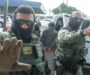 Las redadas contra migrantes se mantienen en Estados Unidos; los migrantes tienen miedo de salir de sus casas.