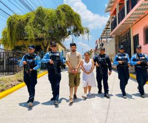 José Ariel Kee López y Paola Elizabeth Cabrera Cortés, al momento de ser capturados por la Policía Nacional.